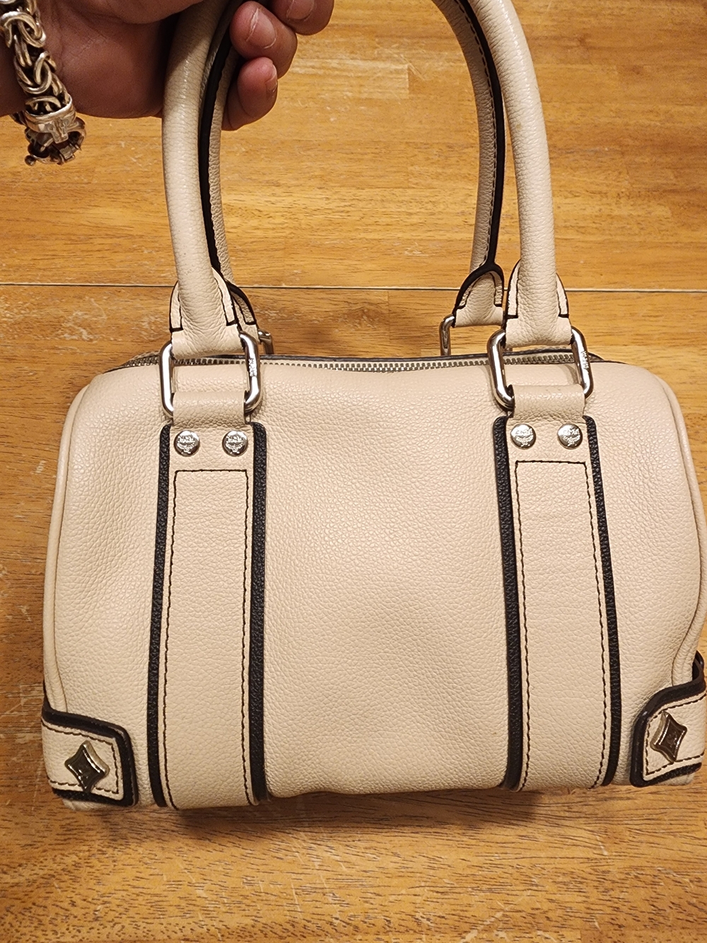 MCM cream leather Boston satchel featuring silver-toned hardware - Picture 5 of 16